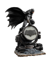 Zack Snyders Justice League Art Scale socha 1/10 Batman on Batsignal Deluxe 28 cm