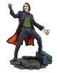 DC Movie Gallery PVC socha The Joker 23 cm obrázok 2