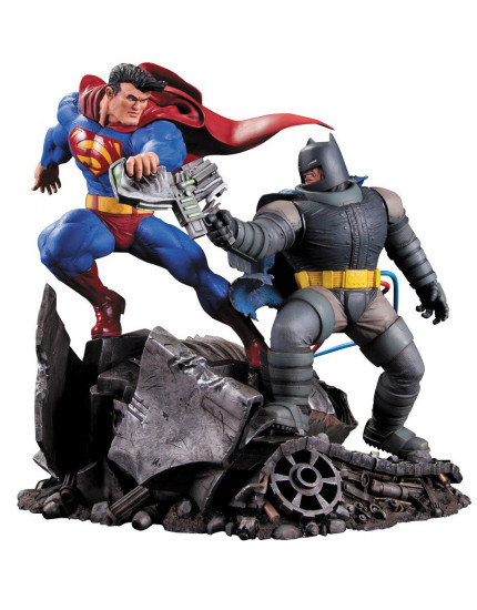 Batman The Dark Knight Returns Statue Superman vs. Batman 28 cm obrázok 1